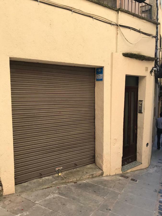 Apt 2 Acollidor Al Centre Historic De Vic Aptgarbi Екстериор снимка