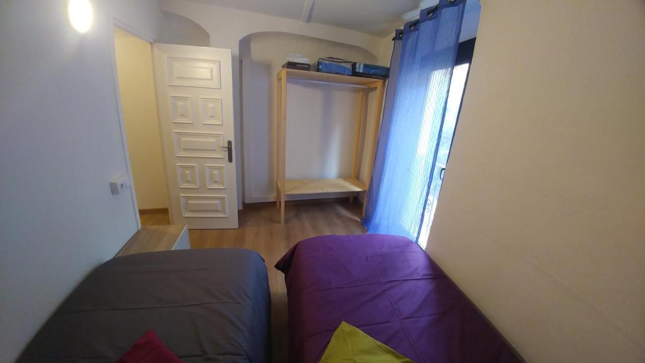 Apt 2 Acollidor Al Centre Historic De Vic Aptgarbi Екстериор снимка